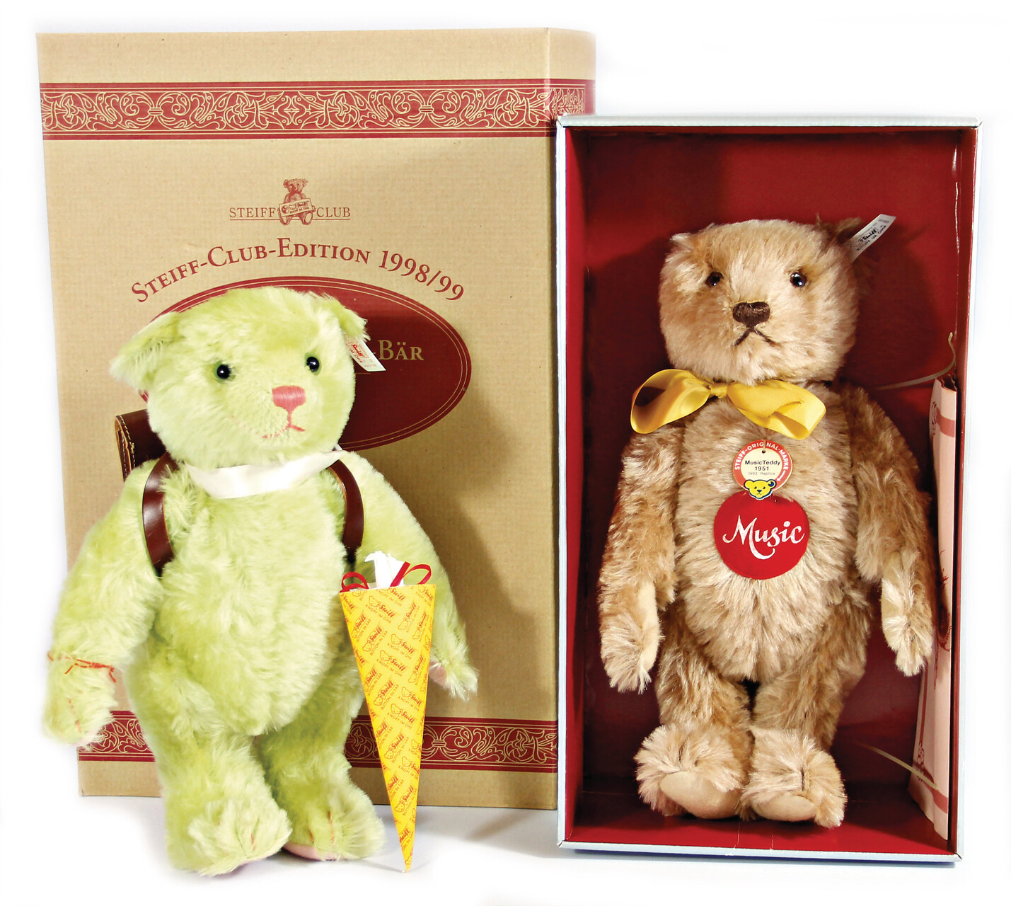 Dünnes Dreckiges Mädel Spielt Mit Einem Grossen Teddy Bär Dünnes Dreckiges Mädel Spielt Mit Einem Grossen Teddy Bär
